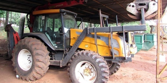 Trator De Pneus C/ Implemento Valtra Bm215i 4x4, Ano: 2012